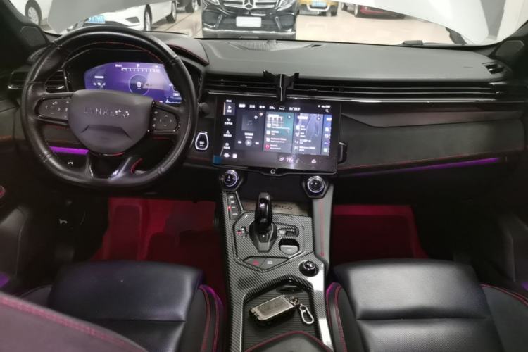 Used Lynk & Co 05 2020 2.0TD Four-Wheel Drive HypeHalo Center Console