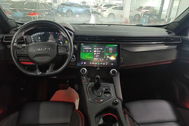 Used Lynk & Co 05 2020 2.0TD Four-Wheel Drive HypeHalo Center Console