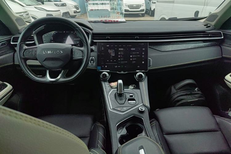 Used Lynk & Co 05 2020 2.0TD Two-Wheel Drive Shine Halo Center Console