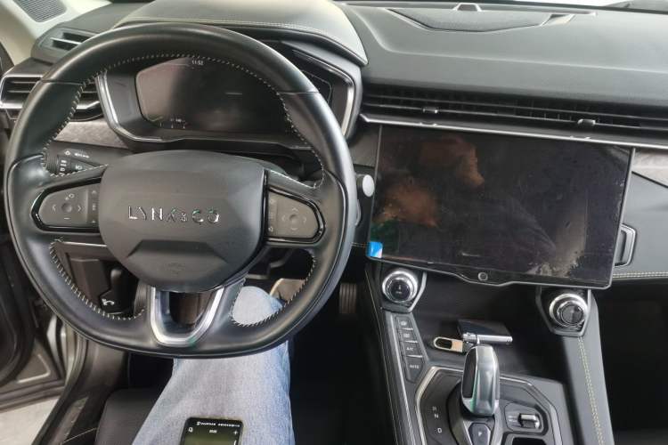 Used Lynk & Co 05 2020 2.0TD Two-Wheel Drive Shine Halo Center Console