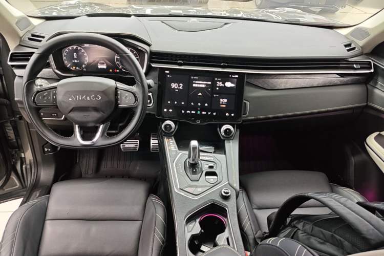 Used Lynk & Co 05 2020 2.0TD Two-Wheel Drive Shine Halo Center Console