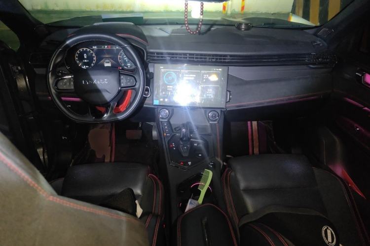 Used Lynk & Co 05 2020 2.0TD Four-Wheel Drive HypeHalo Center Console