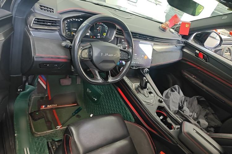 Used Lynk & Co 05 2020 2.0TD Four-Wheel Drive HypeHalo Center Console