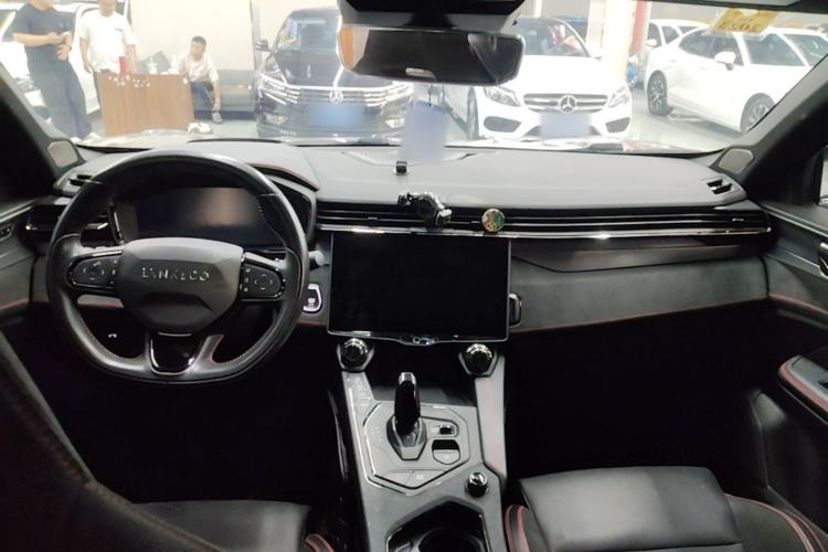 Used Lynk & Co 05 2020 2.0TD Four-Wheel Drive HypeHalo Center Console