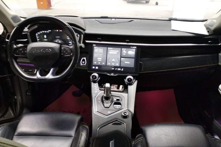 Used Lynk & Co 05 2020 2.0TD Two-Wheel Drive Shine Halo Center Console