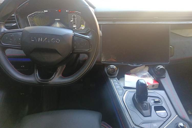 Used Lynk & Co 05 2020 2.0TD Four-Wheel Drive HypeHalo Center Console