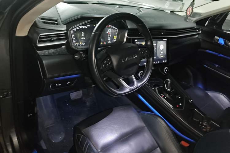 Used Lynk & Co 05 2020 2.0TD Two-Wheel Drive Shine Halo Center Console