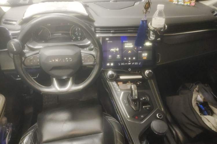 Used Lynk & Co 05 2020 2.0TD Two-Wheel Drive Shine Halo Center Console