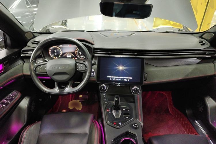 Used Lynk & Co 05 2020 2.0TD Four-Wheel Drive HypeHalo Center Console