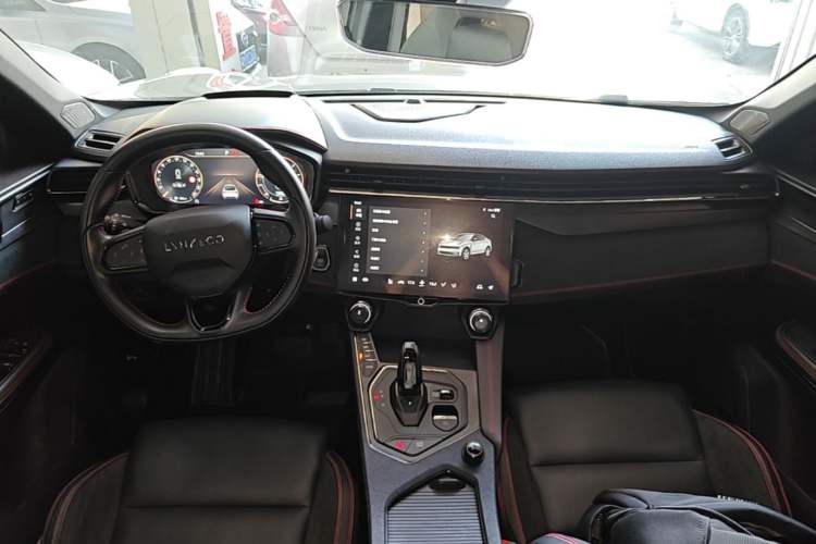 Used Lynk & Co 05 2020 2.0TD Four-Wheel Drive HypeHalo Center Console