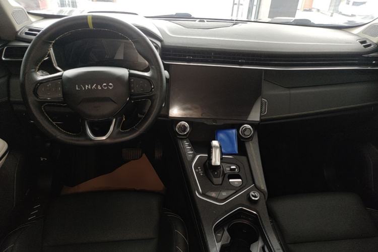 Used Lynk & Co 05 2020 2.0TD Two-Wheel Drive Shine Halo Center Console