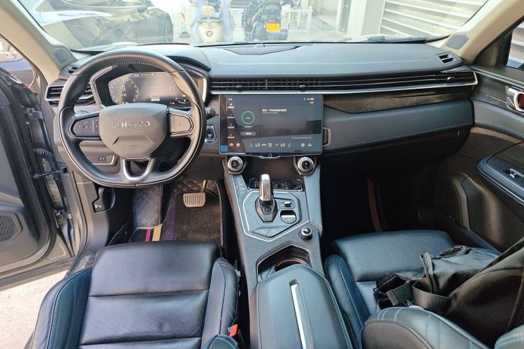 Used Lynk & Co 05 2020 2.0TD Two-Wheel Drive Shine Halo Center Console