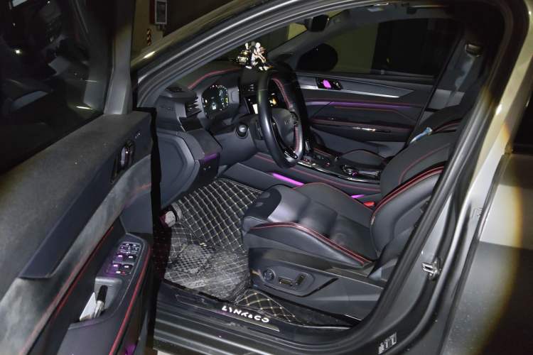 Used Lynk & Co 05 2020 2.0TD Four-Wheel Drive HypeHalo Driver Seat