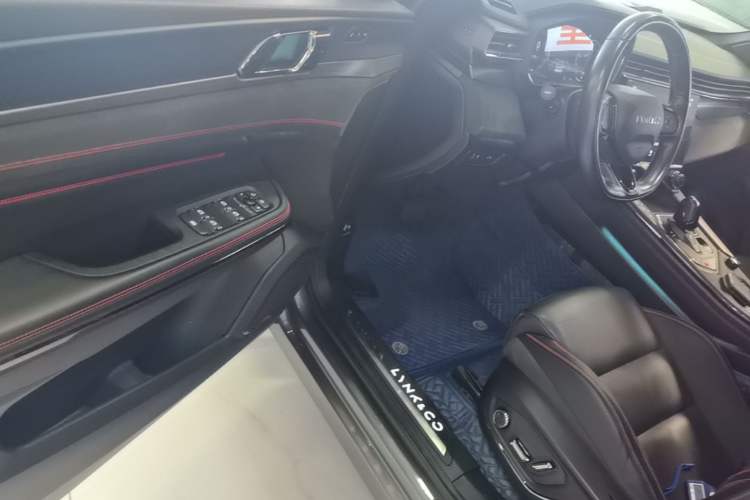 Used Lynk & Co 05 2020 2.0TD Four-Wheel Drive HypeHalo Driver Seat