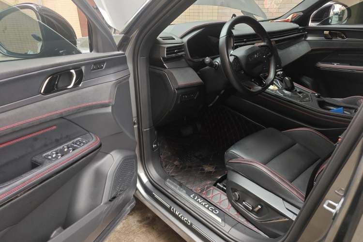 Used Lynk & Co 05 2020 2.0TD Four-Wheel Drive HypeHalo Driver Seat