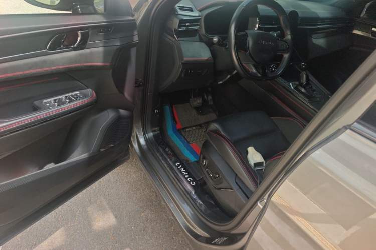Used Lynk & Co 05 2020 2.0TD Four-Wheel Drive HypeHalo Driver Seat