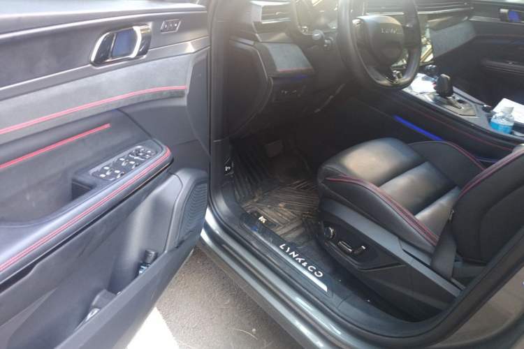 Used Lynk & Co 05 2020 2.0TD Four-Wheel Drive HypeHalo Driver Seat