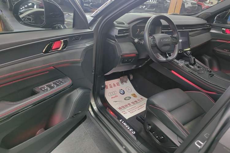 Used Lynk & Co 05 2020 2.0TD Four-Wheel Drive HypeHalo Driver Seat