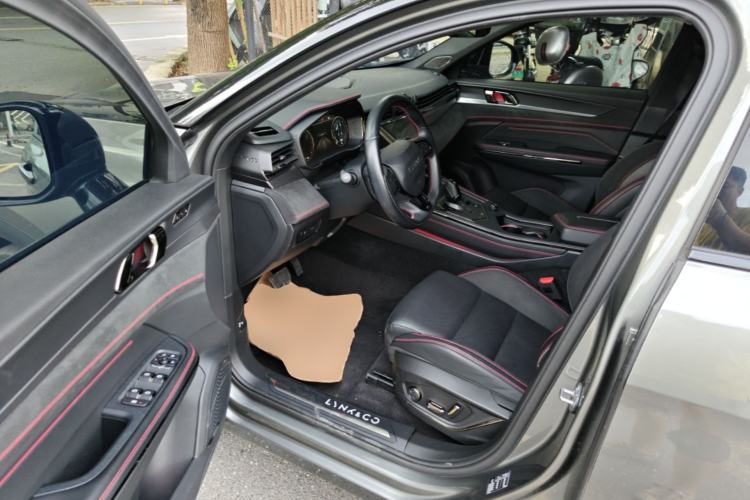 Used Lynk & Co 05 2020 2.0TD Four-Wheel Drive HypeHalo Driver Seat