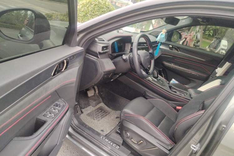 Used Lynk & Co 05 2020 2.0TD Four-Wheel Drive HypeHalo Driver Seat