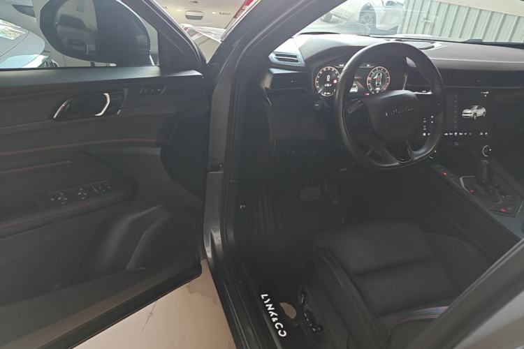 Used Lynk & Co 05 2020 2.0TD Four-Wheel Drive HypeHalo Driver Seat