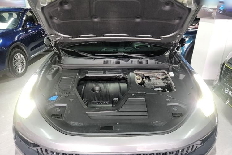 Used Lynk & Co 05 2020 2.0TD Four-Wheel Drive HypeHalo Engine Bay
