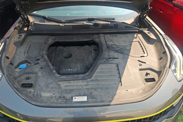 Used Lynk & Co 05 2020 2.0TD Two-Wheel Drive Shine Halo Engine Bay