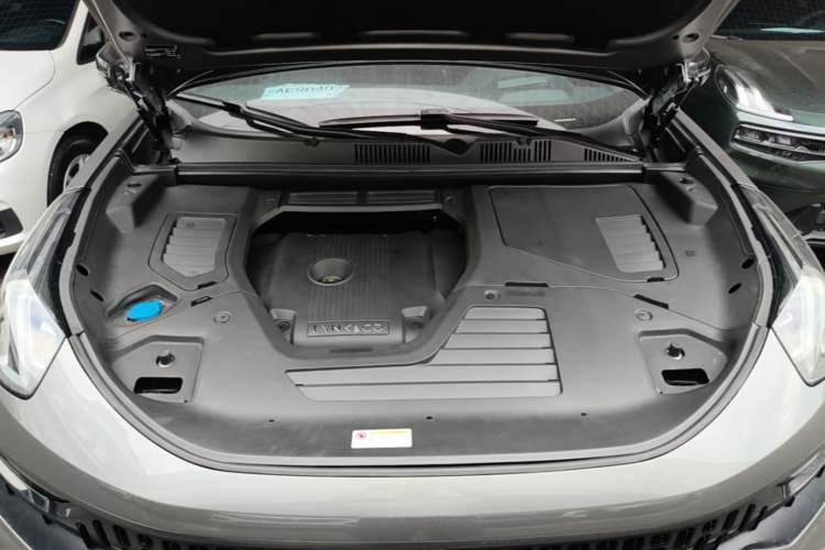 Used Lynk & Co 05 2020 2.0TD Four-Wheel Drive HypeHalo Engine Bay