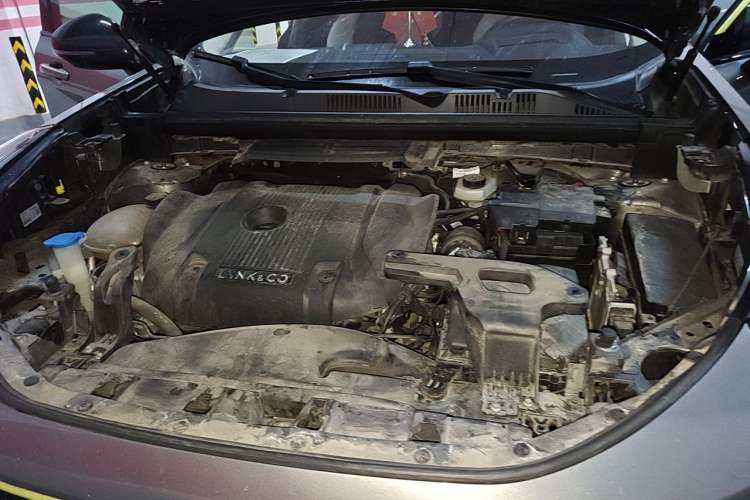 Used Lynk & Co 05 2020 2.0TD Two-Wheel Drive Shine Halo Engine Bay