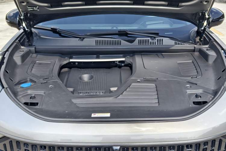 Used Lynk & Co 05 2020 2.0TD Four-Wheel Drive HypeHalo Engine Bay