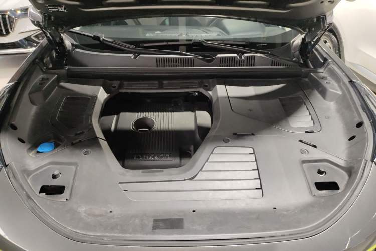 Used Lynk & Co 05 2020 2.0TD Two-Wheel Drive Zhaoyang Plus Engine Bay