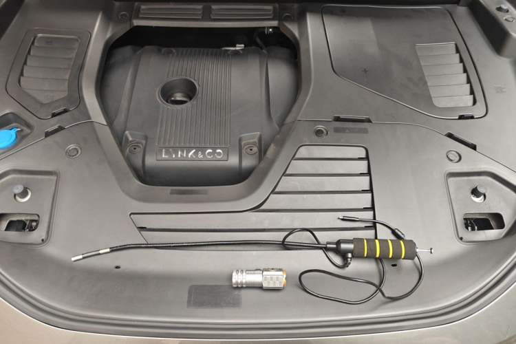 Used Lynk & Co 05 2020 2.0TD Four-Wheel Drive HypeHalo Engine Bay