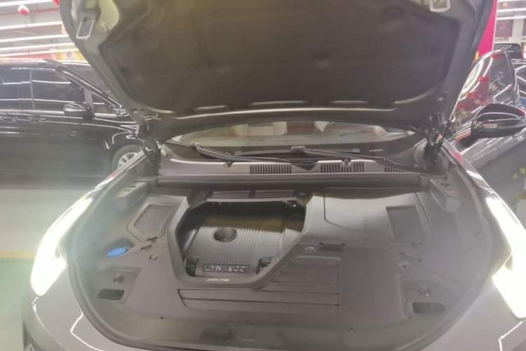 Used Lynk & Co 05 2020 2.0TD Two-Wheel Drive Shine Halo Engine Bay