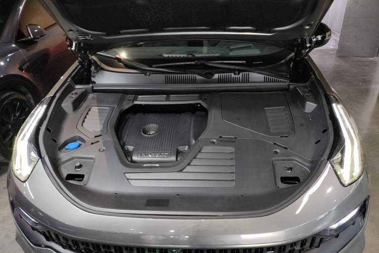 Used Lynk & Co 05 2020 2.0TD Four-Wheel Drive HypeHalo Engine Bay