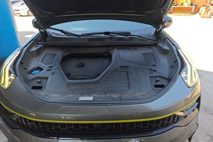 Used Lynk & Co 05 2020 2.0TD Two-Wheel Drive Shine Halo Engine Bay