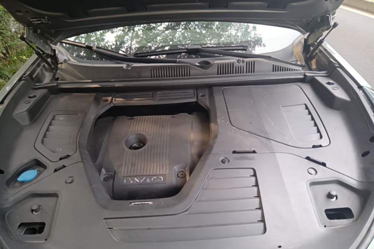 Used Lynk & Co 05 2020 2.0TD Two-Wheel Drive Shine Halo Engine Bay