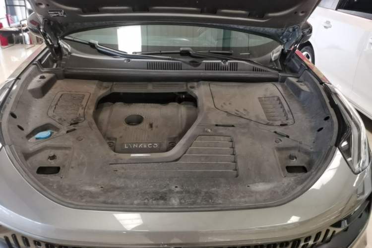 Used Lynk & Co 05 2020 2.0TD Four-Wheel Drive HypeHalo Engine Bay