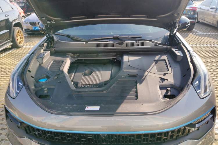 Used Lynk & Co 05 2020 2.0TD Two-Wheel Drive Shine Halo Engine Bay