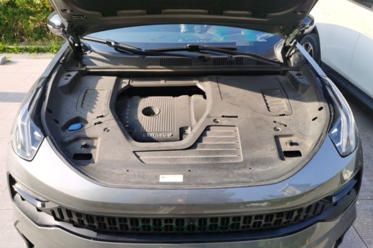 Used Lynk & Co 05 2020 2.0TD Four-Wheel Drive HypeHalo Engine Bay