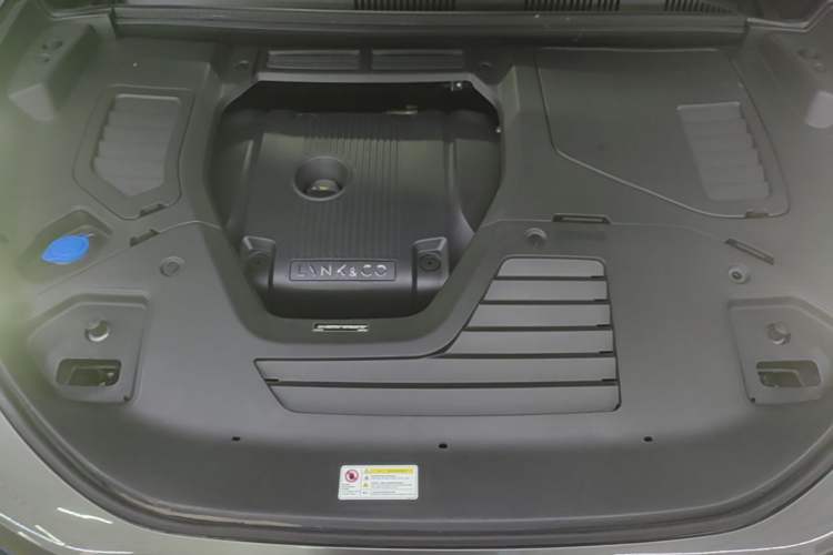 Used Lynk & Co 05 2020 2.0TD Two-Wheel Drive Shine Halo Engine Bay