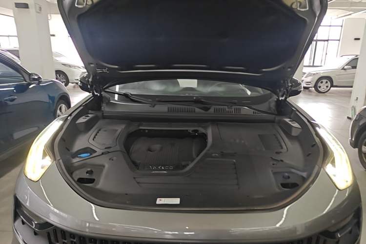 Used Lynk & Co 05 2020 2.0TD Four-Wheel Drive HypeHalo Engine Bay
