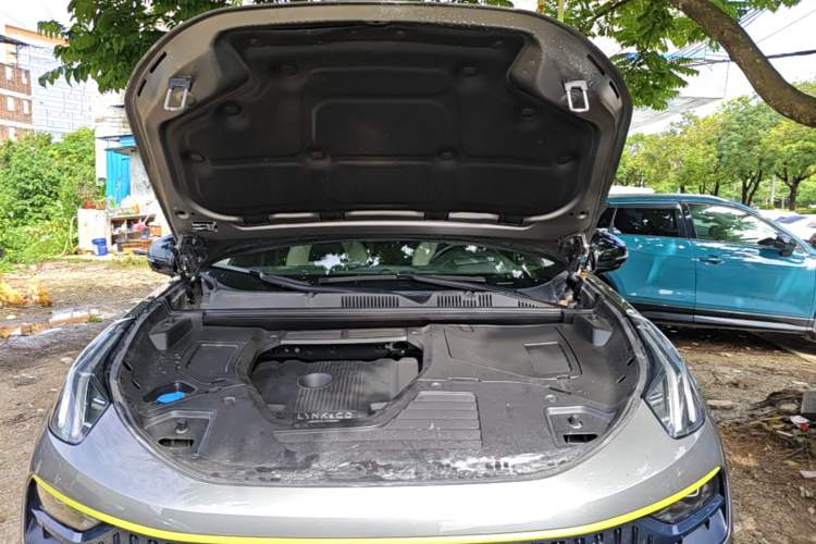 Used Lynk & Co 05 2020 2.0TD Two-Wheel Drive Shine Halo Engine Bay