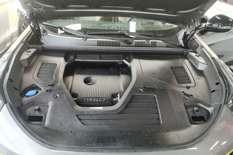 Used Lynk & Co 05 2020 2.0TD Two-Wheel Drive Shine Halo Engine Bay