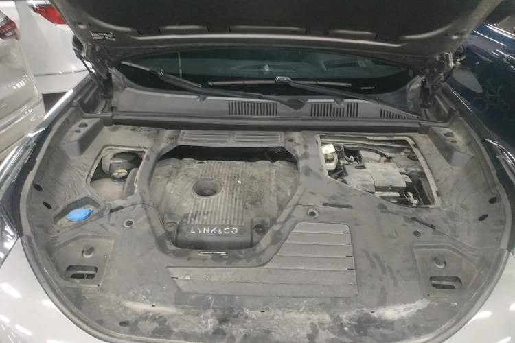 Used Lynk & Co 05 2020 2.0TD Four-Wheel Drive HypeHalo Engine Bay