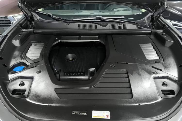 Used Lynk & Co 05 2020 2.0TD Two-Wheel Drive Shine Halo Engine Bay