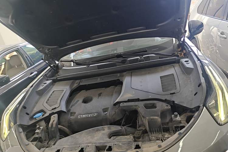 Used Lynk & Co 05 2020 2.0TD Four-Wheel Drive HypeHalo Engine Bay