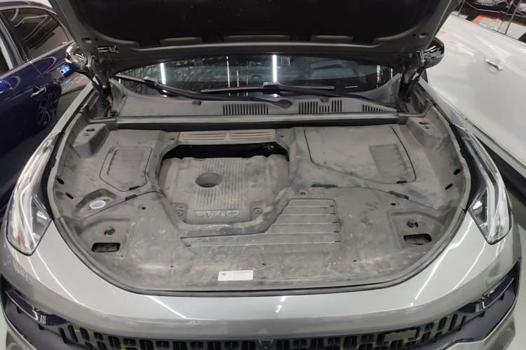 Used Lynk & Co 05 2020 2.0TD Four-Wheel Drive HypeHalo Engine Bay
