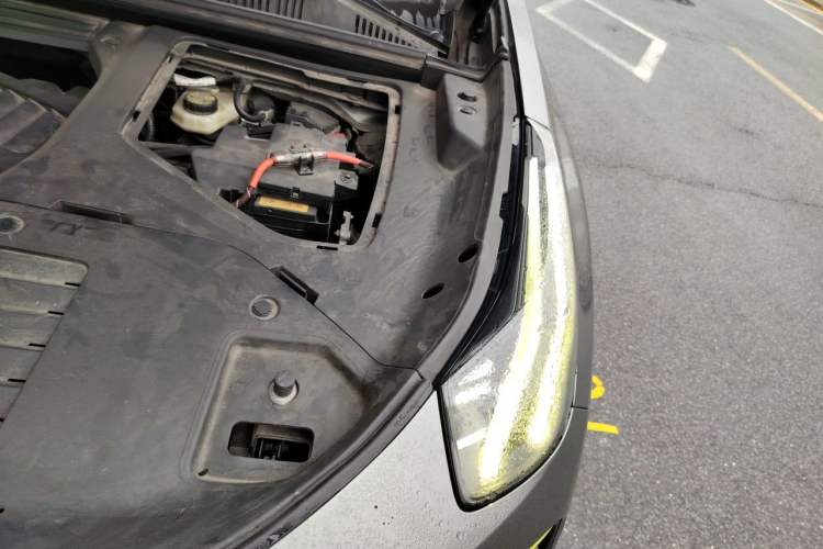 Used Lynk & Co 05 2020 2.0TD Two-Wheel Drive Shine Halo Engine Bay Left