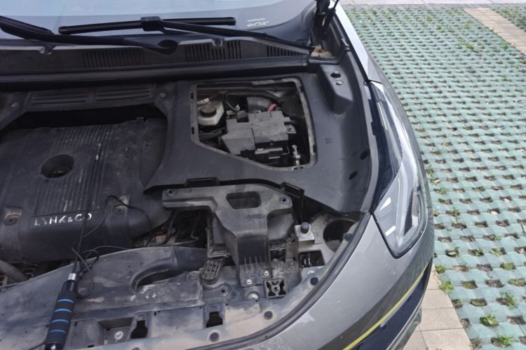 Used Lynk & Co 05 2020 2.0TD Two-Wheel Drive Shine Halo Engine Bay Left