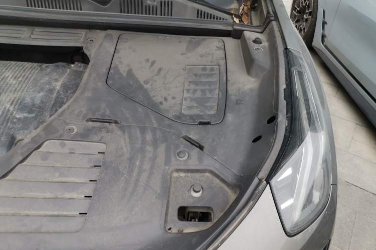 Used Lynk & Co 05 2020 2.0TD Two-Wheel Drive Shine Halo Engine Bay Left